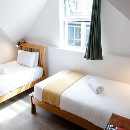 The Nest Boutique * غالواي