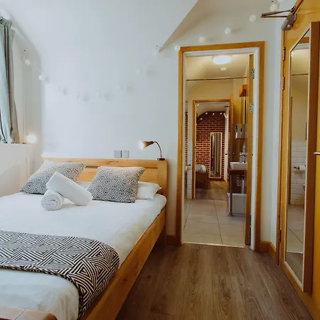 The Nest Boutique * غالواي