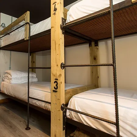 The Nest Boutique غالواي