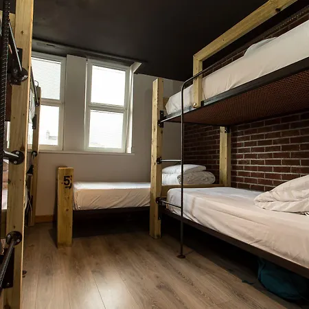 The Nest Boutique غالواي