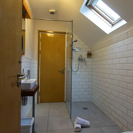 بيت شباب The Nest Boutique *