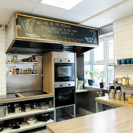 بيت شباب The Nest Boutique *