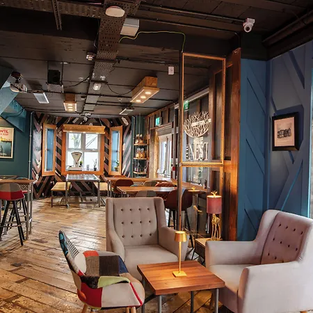 The Nest Boutique غالواي