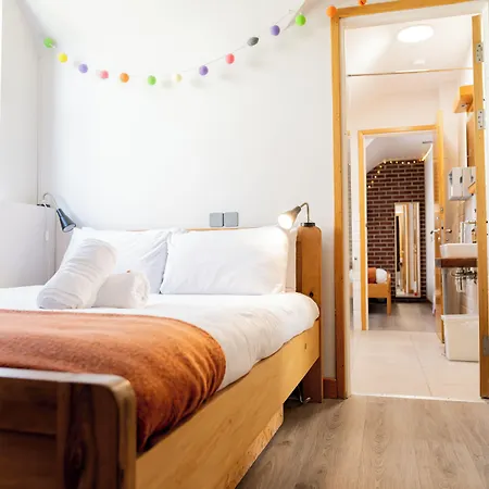 The Nest Boutique غالواي